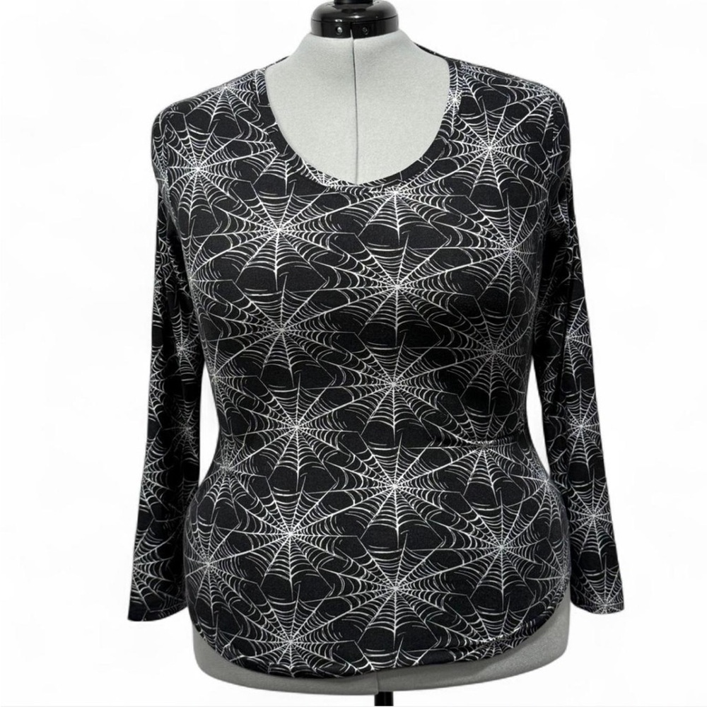 No Boundaries Halloween Cobweb Long Sleeve V-Neck Tee Spiderweb Top, Spooky Goth - Picture 2 of 8
